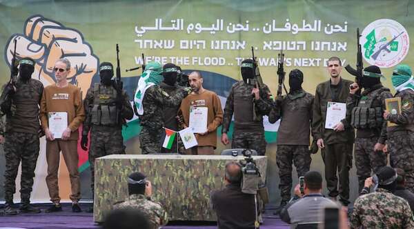 Hamás libera a tres rehenes israelíes en Gaza tras reconducirse la tregua - Noticiero Paraguay