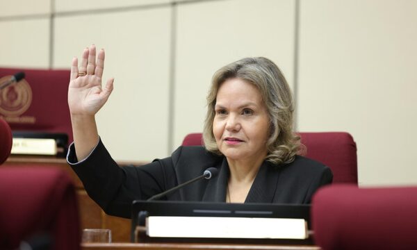 Samaniego critica permanencia de ministros implicados en escándalo