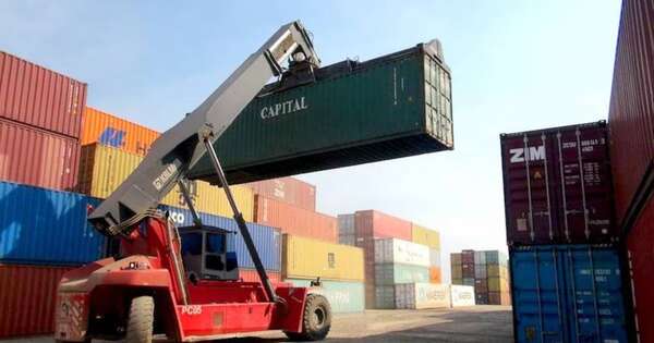 La Nación / Soja: precios bajos de commodities causarían un leve déficit de la balanza comercial este año
