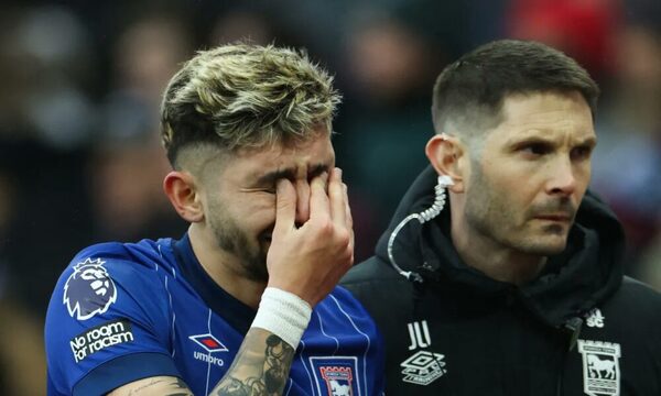 (VIDEO)Llorando se retiró Julio Enciso del partido ante una posible lesión