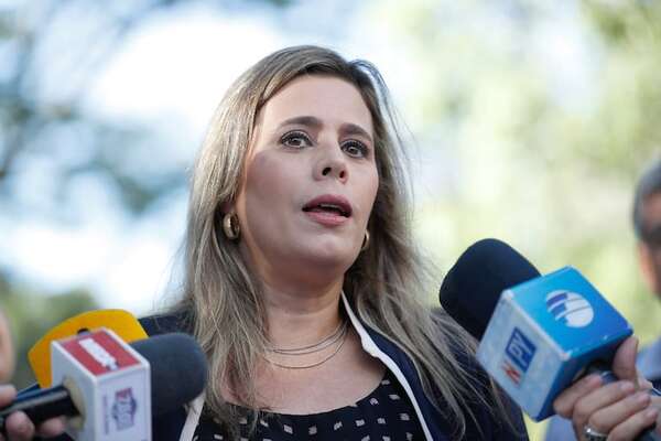 AUDIO: Kattya dice que cartismo está debilitando figura de Santi Peña - No tiene nombre - ABC Color