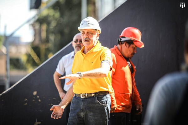 Versus / En Guaraní, Emilio Daher arranca otro período presidencial