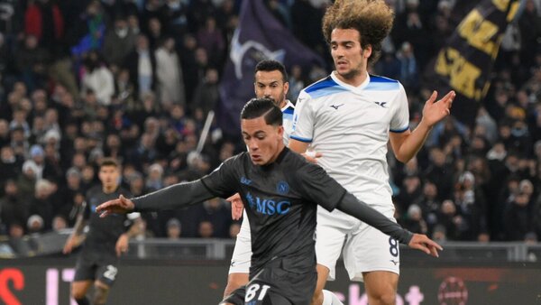 El Napoli deja el liderato en el aire