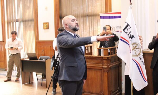 Abogado se retracta y dice que Arévalo no retirará su renuncia
