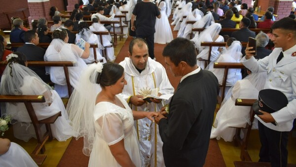En el Día de los Enamorados, 37 parejas se juran amor eterno en Iturbe