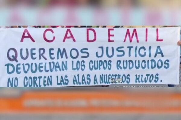 Aspirantes de Academil protestan por falta de cupos - SNT