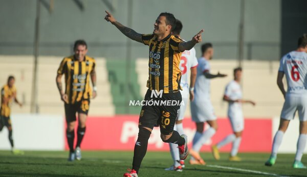 Versus / Guaraní vuelve a sonreír, recupera la punta y hunde más a Nacional