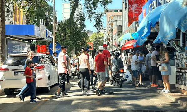 Compras por regreso a clases generan importante movimiento comercial en Ciudad del Este - ABC en el Este - ABC Color