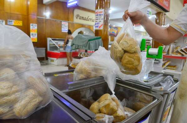 Aumenta el precio de los panificados: ¿qué sucede con la producción de huevos y harina? - Economía - ABC Color