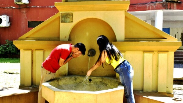 La Fuente de los Enamorados flecha a las parejas por siempre en Villarrica