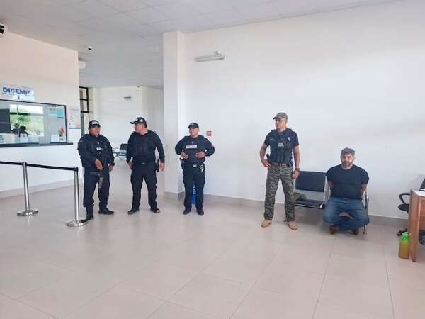 Bolivia captura y expulsa a un supuesto narcopiloto paraguayo - Policiales - ABC Color