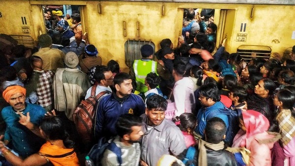 India: estampida deja cerca de una veintena de fallecidos - 1000 Noticias