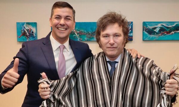 Milei apunta a la Hidrovía con Paraguay para competir con los brasileños