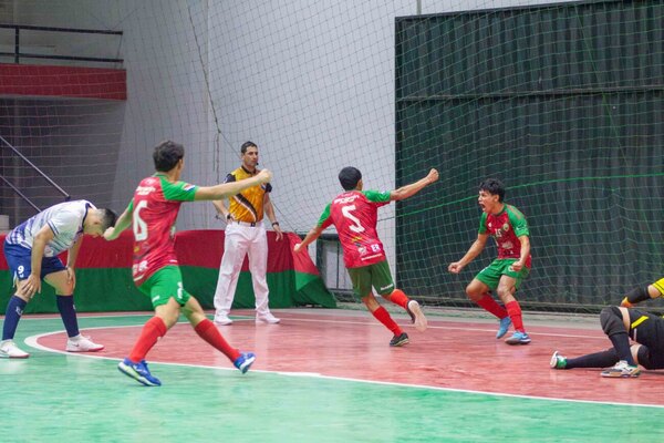 Versus / Arrollador inicio de las eliminatorias del Campeonato Nacional salonista