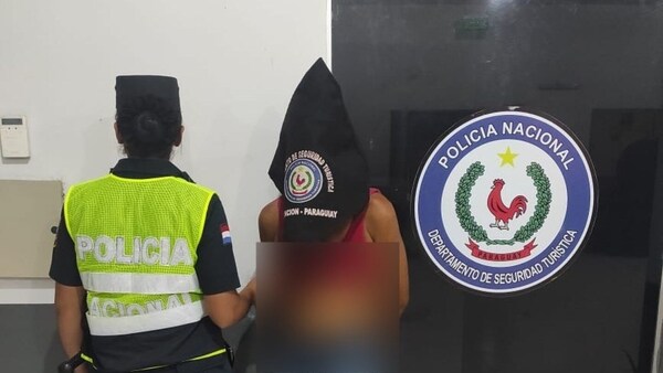 Sorprenden a mujer robando autopartes en la Costanera Norte