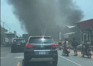 Video: incendio e intensa humareda en Acceso Sur  - Nacionales - ABC Color
