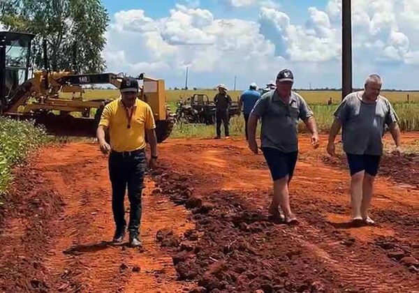 Gobernación de Alto Paraná transforma caminos en Colonia Toryvete | DIARIO PRIMERA PLANA