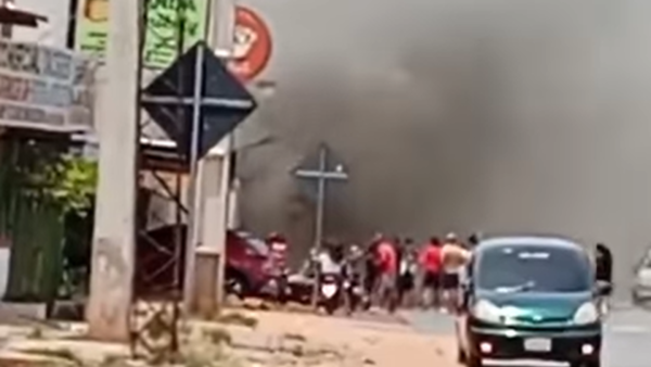 Bomberos combaten incendios de pastizal y un local gastronómico en Guarambaré