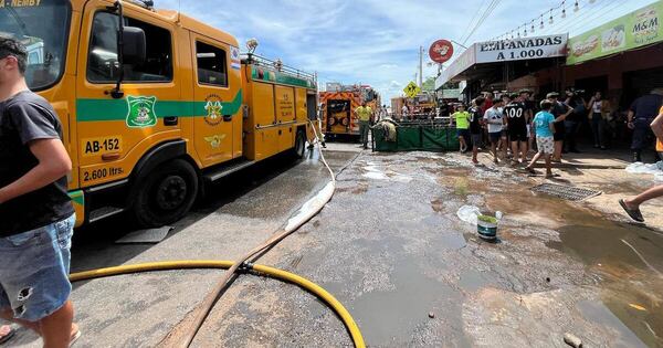 Diario HOY | Voraz incendio consumió salones comerciales en Ypané