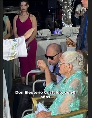 (Video) Amor del bueno ¡abuelitos celebraron 70 años de casados!