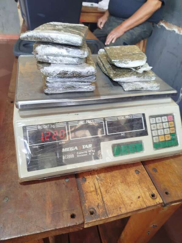 Incautan siete paquetes de marihuana en la Penitenciaría de Pedro Juan Caballero - Policiales - ABC Color