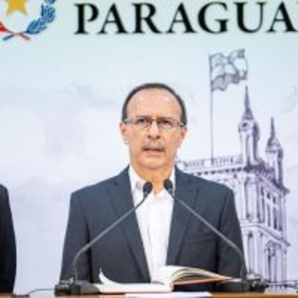 Gobierno del Paraguay anuncia la llegada de avión hidrante para combatir incendios forestales :: Presidencia de la República del Paraguay