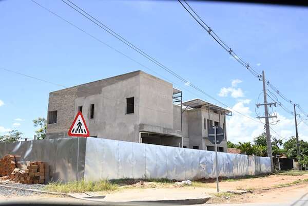 Diputada apura la construcción de su lujosa vivienda en Mariano R. Alonso - ABC Color - ABC Color