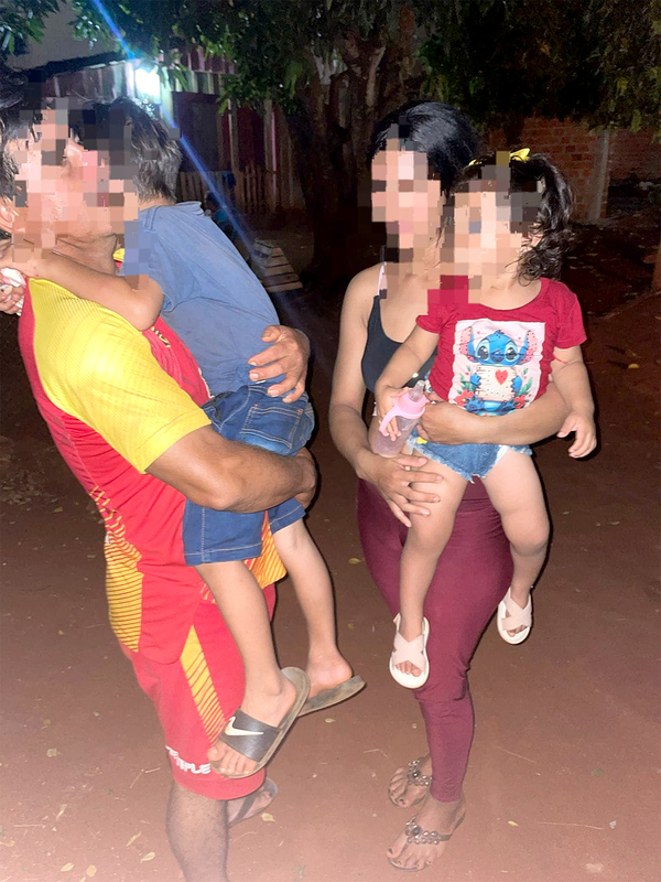 Policías rescatan a dos menores que fueron raptados por su padre en el km 12 de CDE - La Clave