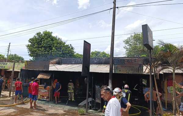 Varios frentes de incendios obligan a bomberos a dividir fuerzas - 1000 Noticias