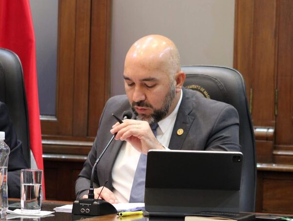 Diputado Arévalo denuncia por prevaricato al juez Osmar Legal · Radio Monumental 1080 AM