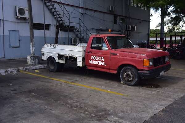 Asunción:  hacen “vaquita” para recuperar grúa de la PMT - Nacionales - ABC Color