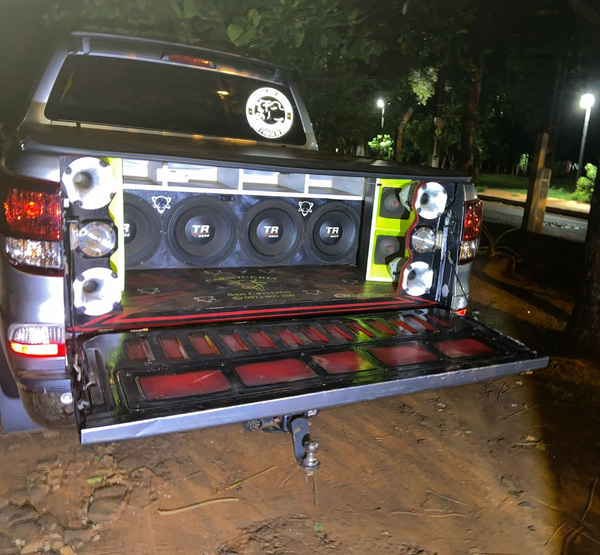 Detienen a joven e incautan camioneta con potente equipo de sonido en Pdte. Franco - La Clave
