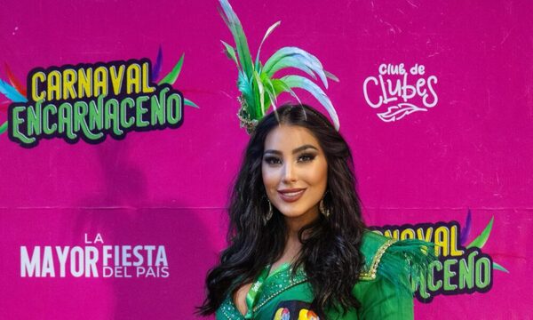 “Experiencia súper inolvidable”, contó Jessica Servín sobre conducir en el carnaval encarnaceno