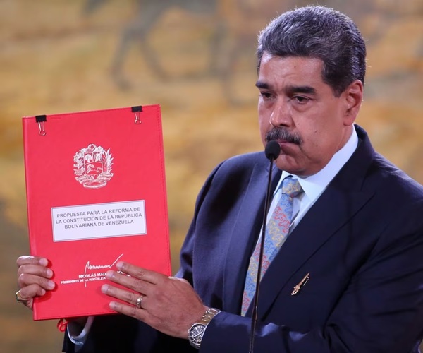 Maduro presentó su proyecto “democrático” de reforma constitucional