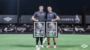 Rinden homenaje a dos goleadores perpetuos: Roque y Tacuara Cardozo