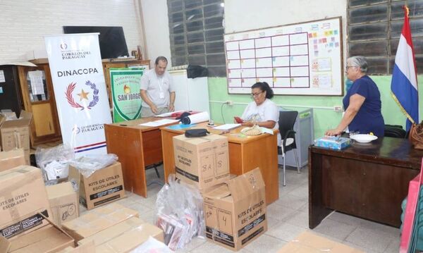 El Correo Paraguayo entrega kits escolares en todo el país