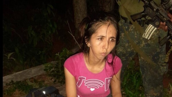 Cayó la hija de Alejandro Ramos con una mochila llena de lechugas