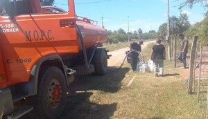 Distribuyen 25.000 litros de agua a comunidades de Presidente Hayes y Cordillera - .::Agencia IP::.