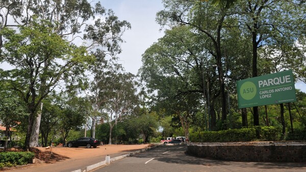 Hallan sin vida a un hombre en el parque Carlos Antonio López de Asunción