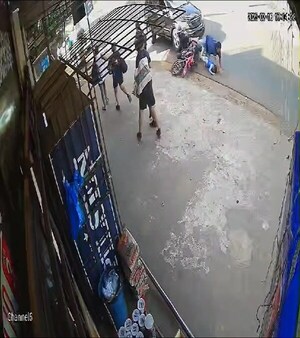 Conductor huye tras accidente en B° San Isidro, dejando a dos personas lesionadas