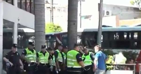 La Nación / Usuarios quedaron sin transporte interno por huelga de choferes en San Lorenzo