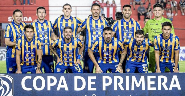 Versus / Luqueño separa a dos jugadores por supuesta indisciplina