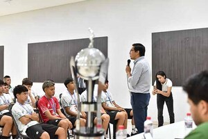 Alto Paraná celebra a sus campeones con reconocimiento a la selección Sub 15 por su glorioso triunfo | DIARIO PRIMERA PLANA