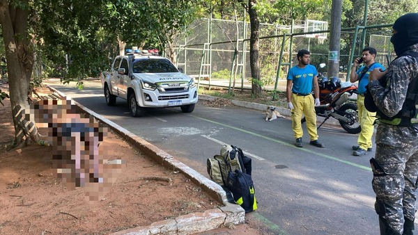 Hallan cadáver de un hombre en situación de calle en Parque Carlos Antonio López - 1000 Noticias