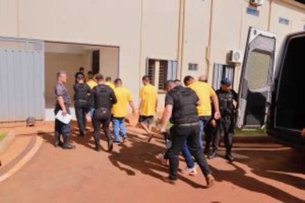 Trasladan a reclusos al penal de Minga Guazú para trabajar - La Clave