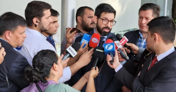 Arévalo denuncia a Legal por prevaricato un día antes de su expulsión en Diputados