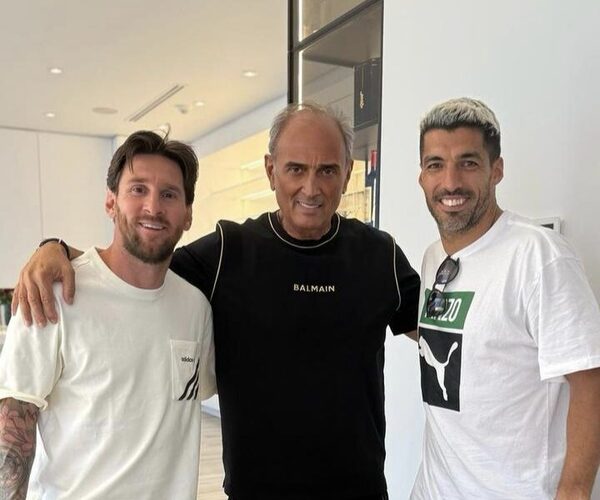 Un encuentro especial entre el médico genetista Libero Oropallo y las estrellas del fútbol