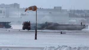Tres heridos críticos, incluido un niño, en el accidente de un avión en Toronto