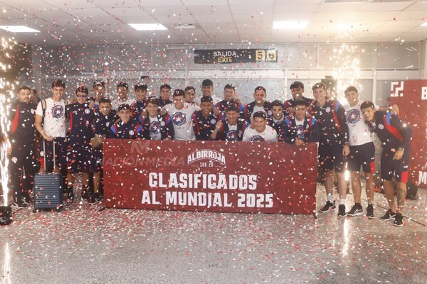 Versus / ¡Recibidos como se merecen! Así llegó la Sub 20 al país luego de clasificar al Mundial