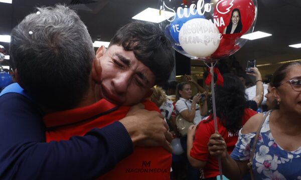 (GALERÍA) Emotivo recibimiento tuvieron nuestros mundialistas sub 20 en el Silvio Pettirossi
